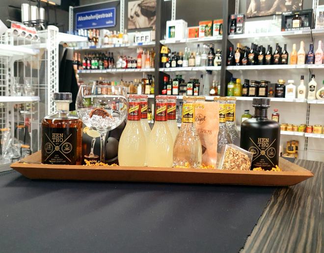 Moederdaggeschenk met twee HenTho gins en meer