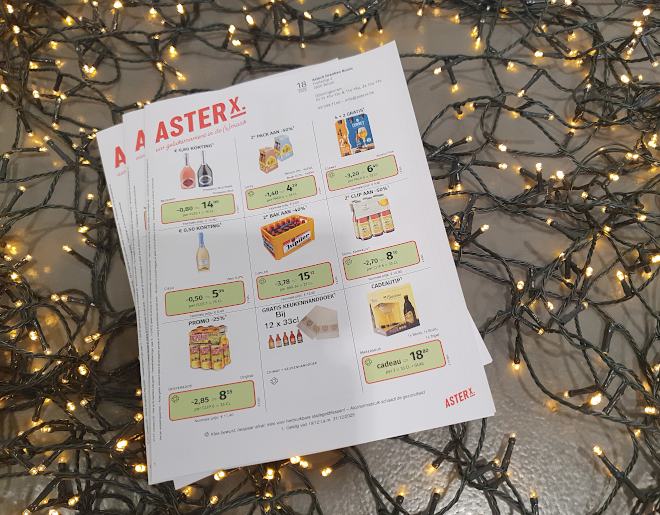 Kerstfolders op kerstlampjes